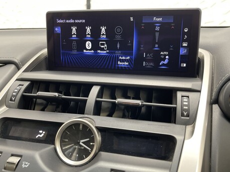 Lexus NX 300H LUXURY 23
