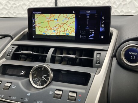 Lexus NX 300H LUXURY 26