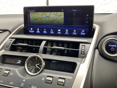 Lexus NX 300H LUXURY 27