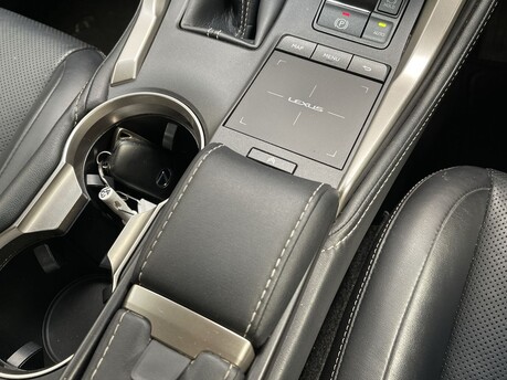 Lexus NX 300H LUXURY 31