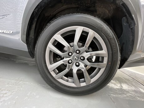 Lexus NX 300H LUXURY 41