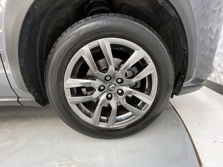 Lexus NX 300H LUXURY 43
