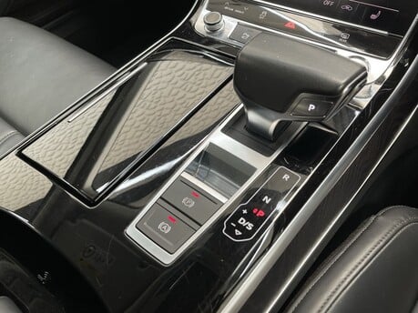 Audi A8 TDI QUATTRO MHEV 30