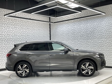 Volkswagen Touareg V6 R-LINE TECH TDI 8