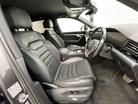 Volkswagen Touareg V6 R-LINE TECH TDI 9