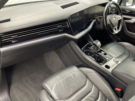 Volkswagen Touareg V6 R-LINE TECH TDI 11