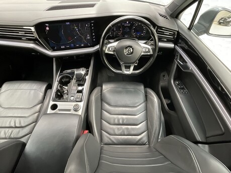 Volkswagen Touareg V6 R-LINE TECH TDI 13