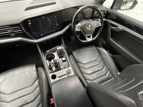 Volkswagen Touareg V6 R-LINE TECH TDI 14