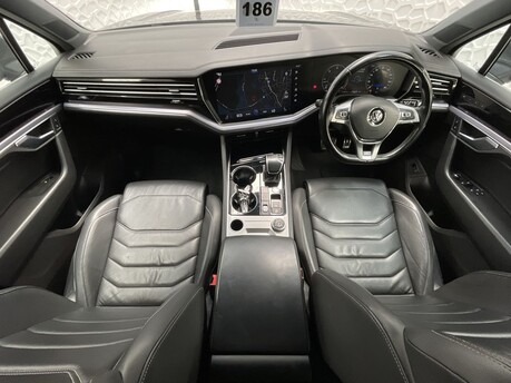 Volkswagen Touareg V6 R-LINE TECH TDI 17