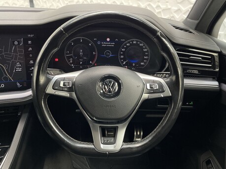 Volkswagen Touareg V6 R-LINE TECH TDI 18