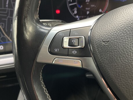 Volkswagen Touareg V6 R-LINE TECH TDI 19