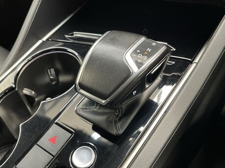 Volkswagen Touareg V6 R-LINE TECH TDI 30