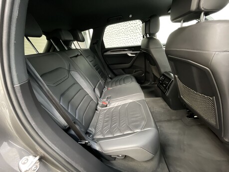 Volkswagen Touareg V6 R-LINE TECH TDI 33