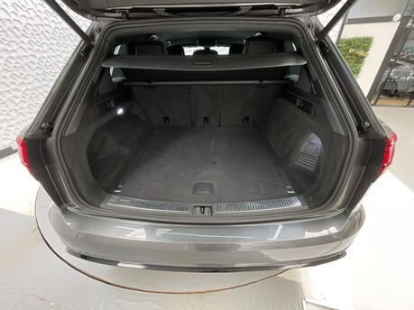 Volkswagen Touareg V6 R-LINE TECH TDI 35