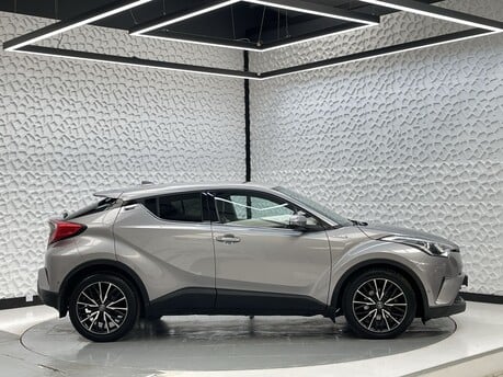 Toyota C-HR EXCEL 8