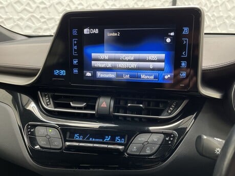 Toyota C-HR EXCEL 22