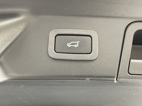 Land Rover Range Rover Velar R-DYNAMIC HSE 36