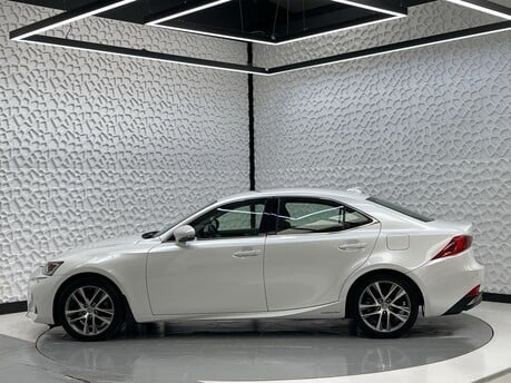 Lexus Is 300H ADVANCE 4
