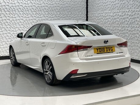 Lexus Is 300H ADVANCE 5