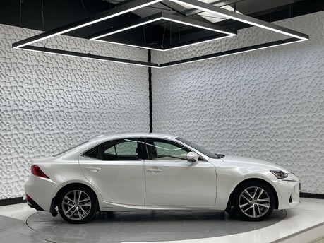 Lexus Is 300H ADVANCE 8