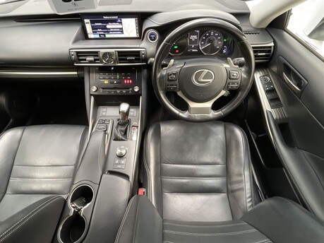 Lexus Is 300H ADVANCE 13