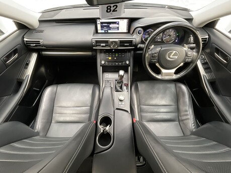Lexus Is 300H ADVANCE 17