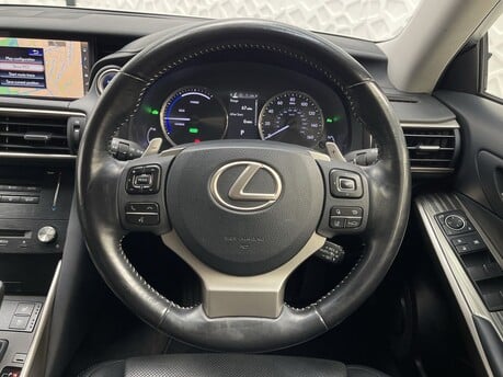Lexus Is 300H ADVANCE 18