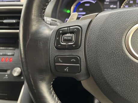 Lexus Is 300H ADVANCE 19