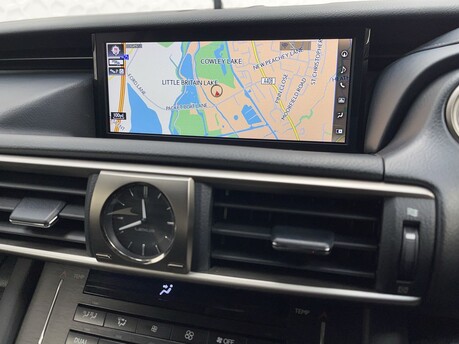 Lexus Is 300H ADVANCE 26