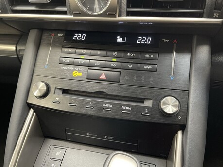 Lexus Is 300H ADVANCE 29