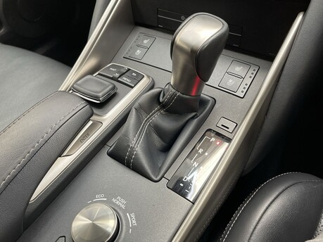 Lexus Is 300H ADVANCE 30