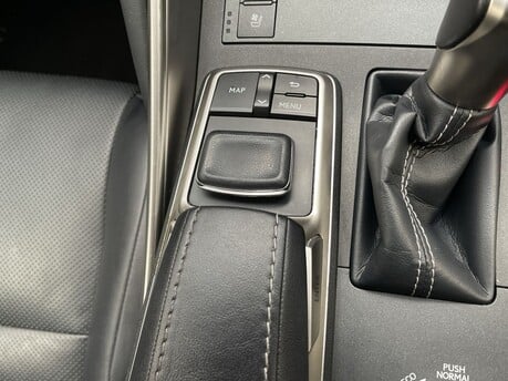 Lexus Is 300H ADVANCE 31