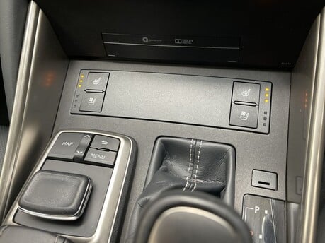 Lexus Is 300H ADVANCE 32