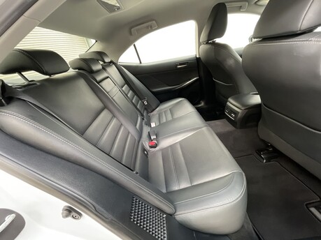 Lexus Is 300H ADVANCE 34