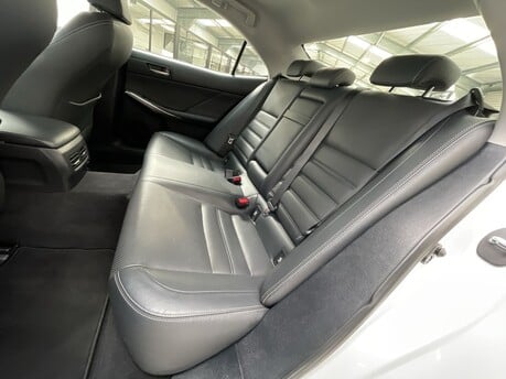 Lexus Is 300H ADVANCE 35