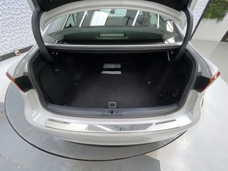 Lexus Is 300H ADVANCE 36