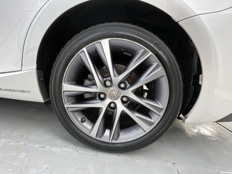 Lexus Is 300H ADVANCE 42