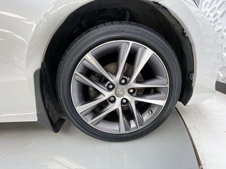 Lexus Is 300H ADVANCE 44