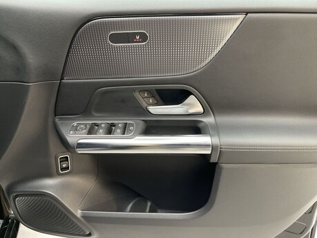 Mercedes-Benz B Class B 200 SPORT 38