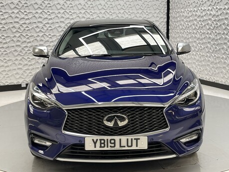 Infiniti Q30 LUXE CITY BLACK 2