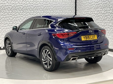 Infiniti Q30 LUXE CITY BLACK 5