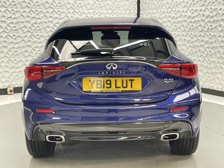Infiniti Q30 LUXE CITY BLACK 6