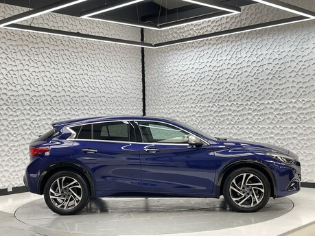 Infiniti Q30 LUXE CITY BLACK 8