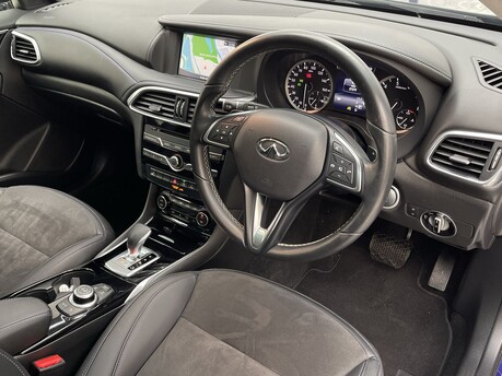Infiniti Q30 LUXE CITY BLACK 10