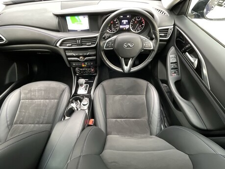 Infiniti Q30 LUXE CITY BLACK 13