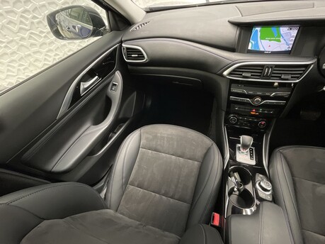 Infiniti Q30 LUXE CITY BLACK 15