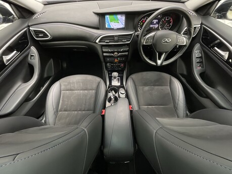 Infiniti Q30 LUXE CITY BLACK 17