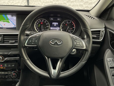 Infiniti Q30 LUXE CITY BLACK 18