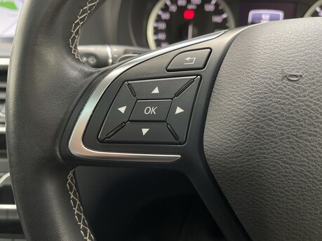 Infiniti Q30 LUXE CITY BLACK 19