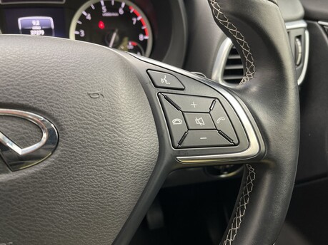 Infiniti Q30 LUXE CITY BLACK 20